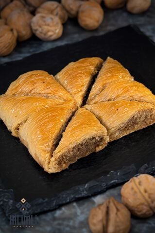 Cevizli Piramit Baklava